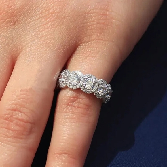 Stunning Diamond Engagement Band - Picture 6 of 6